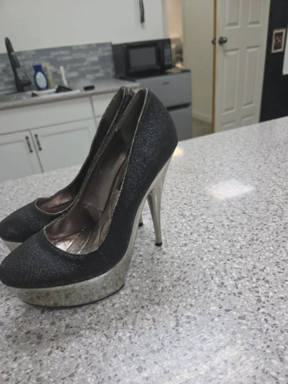 Use heels - Picture 3 of 4